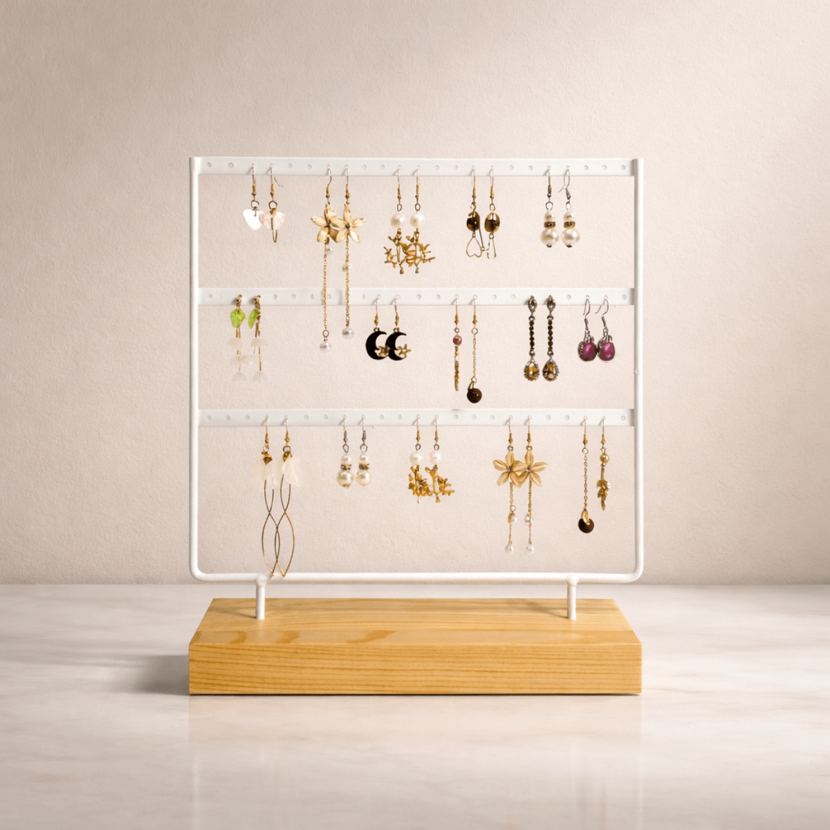 Support boucle d'oreille blanc